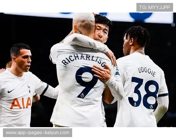 孙兴慜侧翼加速瞬间甩开三人，热刺场面完全掌控